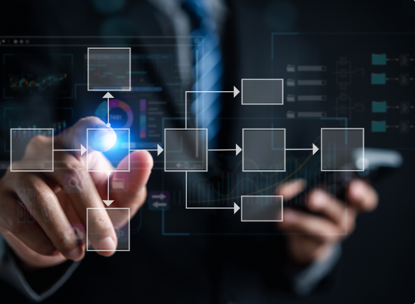 タッチパネルを操作してカスタムソフトウェア開発しているイメージの写真